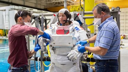 Le Français Thomas Pesquet dans un centre d'entraînement de la Nasa, l'Agence spatiale américaine, à Houston (Texas, Etats-Unis), le 27 juillet 2020. (BILL STAFFORD / NASA / AFP)