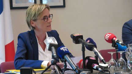 La maire de Canteleu (Seine-Maritime), Mélanie Boulanger, lors d'une conférence de presse le 11 octobre 2021. (XAVIER ORIOT / MAXPPP)