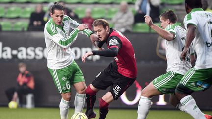 Jérémy Clément et Ola Toivonen au duel (DAMIEN MEYER / AFP)