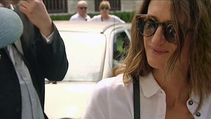 Camille Cottin se prête au jeu des autographes à Cabourg 
 (France Télévisions/culturebox )