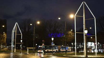 Les nouvelles fontaines qui ornent le Rond-point des Champs-Elysées.
 (STEPHANE DE SAKUTIN / AFP)