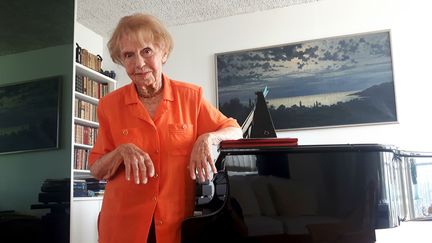 Colette Maze, pianiste, qui a sorti à 104 ans son 4e disque, célébrant le 100e anniversaire de la mort de Claude Debussy. (SEBASTIEN BAER / RADIO FRANCE)