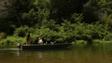 Le 12/13 part, jeudi 29 juin, à la rencontre des bateliers de La Malène, en Lozère. Ce sont les derniers à perpétuer une tradition vieille de plusieurs siècles. Ils connaissent donc les gorges du Tarn comme personne.