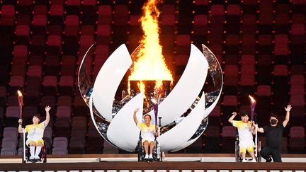 Les Jeux paralympiques de Tokyo sont bien ouverts ! L'hymne japonais, l'entrée de la délégation française et l'éblouissant feu d'artifice pour clouer le spectacle sont à (re)voir.