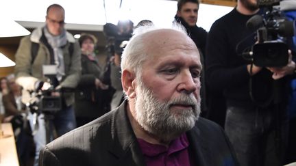 L'ancien prêtre Bernard Preynat au premier jour de son procès devant le tribunal correctionnel de Lyon (Rhône), le 13 janvier 2020.&nbsp;&nbsp; (PHILIPPE DESMAZES / AFP)