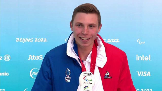 Déjà sacré champion paralympique en descente dans la catégorie debout, Arthur Bauchet a de nouveau remporté une médaille d'or lors du super combiné. Et l'objectif du Français n'est pas terminé. Le jeune athlète de 21 ans est déjà focalisé sur le géant et le slalom pour tenter d'enrichir son palmarès.