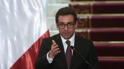 Stéphane Séjourné s'exprime lors d'une conférence de presse avec son homologue égyptien, au Caire, en Egypte, le 17 août 2024. (AMR NABIL / AP / SIPA)