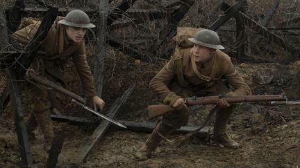 Dean-Charles Chapman, George MacKay dans "1917" de Sam Mendes. (FRANÇOIS DUHAMEL / UNIVERSAL PI)