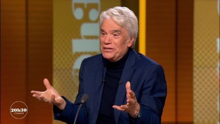 VIDEO. "Ce que les cancéreux doivent savoir" : Bernard Tapie parle de sa maladie, des traitements, de l'éthique médicale en France et conseille de faire de l’exercice