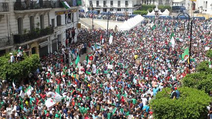 Les manifestants défilent à Alger, le 5 juillet 2019,&nbsp;jour de l'indépendance du pays. (- / AFP)