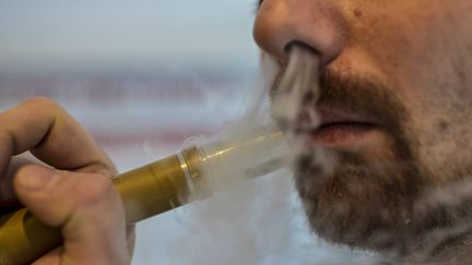 Des m&eacute;decins sont oppos&eacute;s au classement de la cigarette &eacute;lectronique comme m&eacute;dicament pour ne pas entraver la libert&eacute; d'acc&egrave;s &agrave; ce dispositif. (MAXPPP)