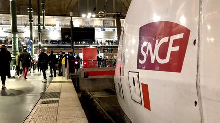 Un TGV à quai, gare du Nord, à Paris (illustration). (AURÉLIEN ACCART / RADIO FRANCE)