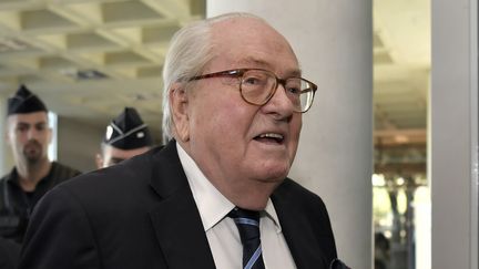 Jean-Marie Le Pen au tribunal de Nanterre (Hauts-de-Seine), le 5 octobre 2016.&nbsp; (PHILIPPE LOPEZ / AFP)