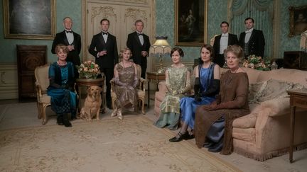 Photo de famille dans le long-métrage "Downton Abbey II, une nouvelle ère". (FOCUS FEATURES / LLC)