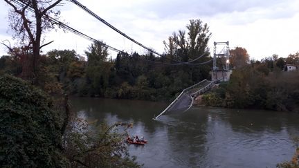 Le pont de Mirepoix-sur-Tarn s'est effondré le 18 novembre 2019.&nbsp; (FRÉDÉRIC CAYROU / FRANCE-INFO)