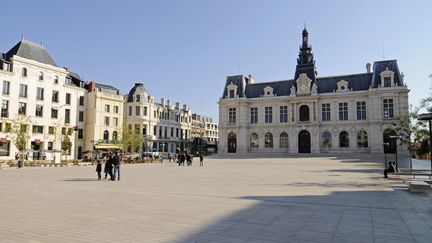 La place de l'hôtel de ville à Poitiers, le 15 novembre 2011. (Photo d'illustration) (ARCO IMAGES)