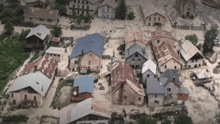 Isère : la vallée du Vénéon inondée par une crue hors normes (France 2)