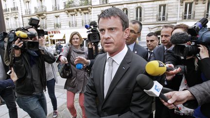 Le Premier ministre, Manuel Valls, arrive au si&egrave;ge du PS pour &eacute;lire le premier secr&eacute;taire du parti,&nbsp;le 28 mai 2015 &agrave; Paris. (MATTHIEU ALEXANDRE / AFP)