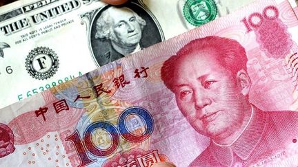 Billet rouge contre billet vert... Le yan chinois progresse en Afrique pour lutter contre la toute-puissance du dollar dans les échanges internationaux. (Chen jialiang / Imaginechina)