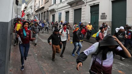 Des manifestants dans les rues de Quito (Equateur) contre les mesures d'austérité mises en place par le président Moreno, le 9 octobre 2019. (IVAN ALVARADO / REUTERS)