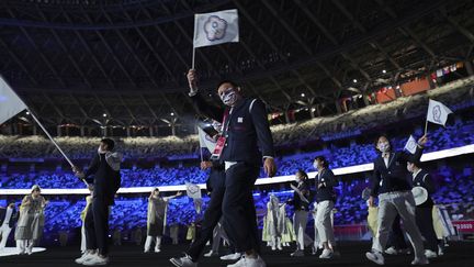 La délégation du Taipei chinois lors de la cérémonie d'ouverture des Jeux olympiques de Tokyo, le 23 juillet 2021 au Japon. (ATSUSHI TAKETAZU / AP VIA SIPA)