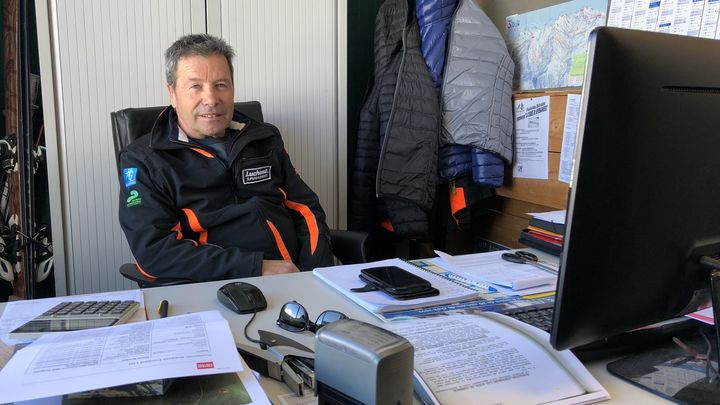 Le directeur de la station Superbagnères (Haute-Garonne), Christian Mathias, le 18 février 2020. (THOMAS BAIETTO / FRANCEINFO)