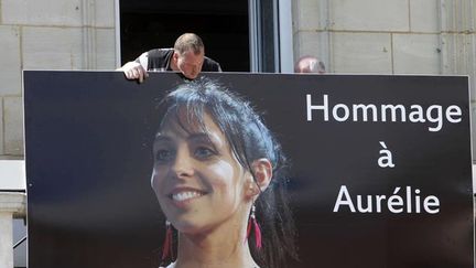 &nbsp; (Hommage à Aurélie Châtelain en avril devant la mairie de Caudry © Michel Spingler/AP/SIPA)