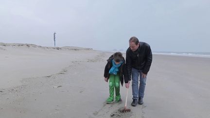 Handicap : dans le Nord, le combat quotidien d'un père qui élève seul son fils autiste