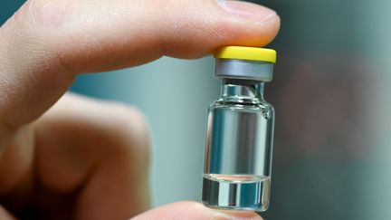 Les instances internationales et nationales chargées de la sécurité médicamenteuse&nbsp;doivent&nbsp;déterminer si le rapport bénéfice/risque du vaccin est raisonnable ou non. (REUTERS)