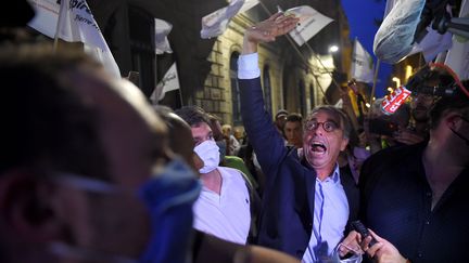 L'écologiste Pierre Hurmic élu maire de Bordeaux (Gironde), le 28 juin 2020, lors du second tour des municipales. (NICOLAS TUCAT / AFP)