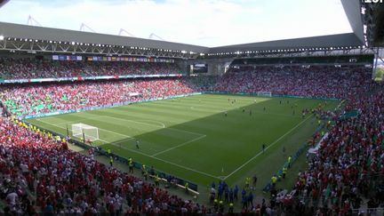 Des incidents ont eu lieu lors du match de football entre le Maroc et l’Argentine, mercredi 24 juillet. La rencontre a dû être interrompue à plusieurs reprises. (France 2)