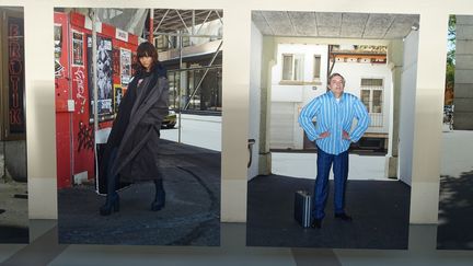 Demna Gvasalia avait annoncé qu'il arrêtait de présenter des défilés pour le label branché Vetements. A la place, une exposition de photos montrant des rééditions de pièces déjà existantes dans de nouvelles variations. Le créateur géorgien, qui avait capturé ses instants dans la rue à Zurich, a fait sa présentation dans un garage du boulevard des Batignolles. Pour lui, "Poser, c’est assumer une position particulière. Comme un mannequin de défilé qui se pavane jusqu’au bout du catwlak, pose ses mains sur ses hanches, puis revient avec élégance".
 (Corinne Jeammet)