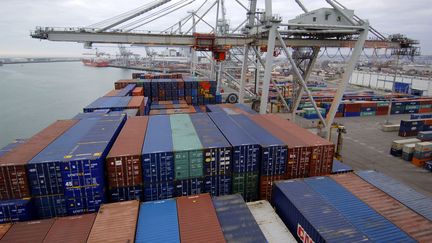 Porte-conteneurs dans le port du Havre. (photo d'illustration) (MYCHELE DANIAU / AFP)