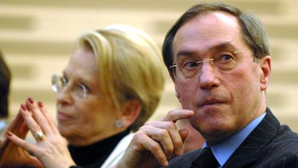 Les anciens ministres UMP Mich&egrave;le Alliot-Marie et Claude Gu&eacute;ant, le 13 janvier 2009 &agrave; Paris, lors d'une r&eacute;union du groupe "Le Ch&ecirc;ne". (STEVENS FREDERIC / SIPA)