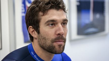 Thibaut Pinot lors de la présentation de l'équipe Groupama-FDJ, le 9 décembre 2022. (GEOFFROY VAN DER HASSELT / AFP)