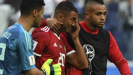 Le Marocain&nbsp;Aziz Bouhaddouz face à l'Iran le 15 juin 2018 à&nbsp;Saint-Petersburg (Russie). (PAUL ELLIS / AFP)