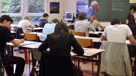 Des élèves de terminale, le 17 juin 2010, au lycée Marie-Curie de Strasbourg (Bas-Rhin). (JOHANNA LEGUERRE / AFP)