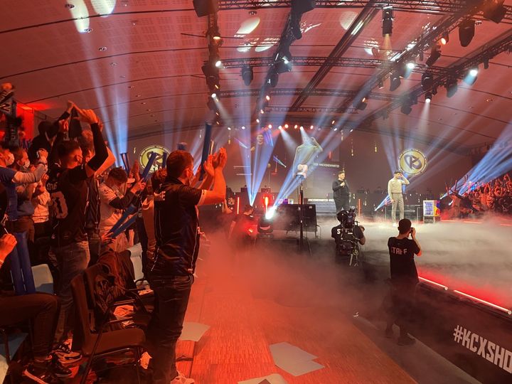 The evening of the "Karmine Corp"a team which participates in the French esports champion of "League of Legends"at the Carrousel du Louvre on the weekend of January 9, 2022. (LAURIANE DELANOË / RADIO FRANCE)