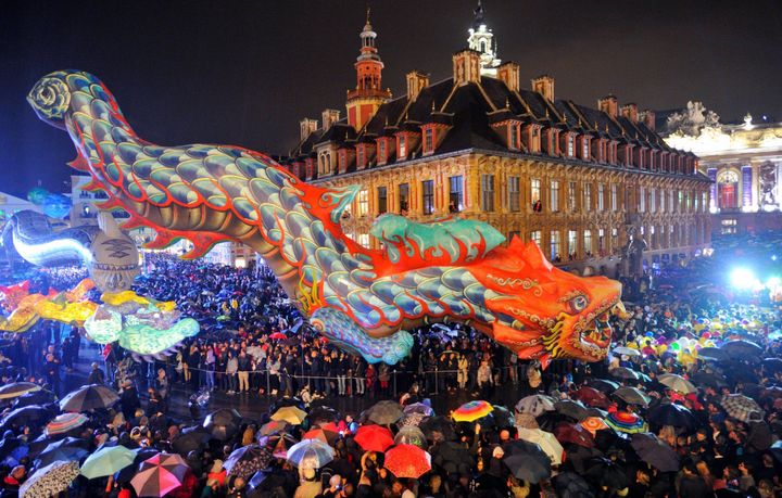 Le dragon volant de la parade inaugurale de Lille Fantasic, le 6 octobre 2012
 (PHILIPPE HUGUEN / AFP)