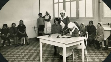 L’hygiénisme et la santé, avec le Bureau d’hygiène, le dispensaire et la piscine d’hiver.
 (Fonds Sylvestre)