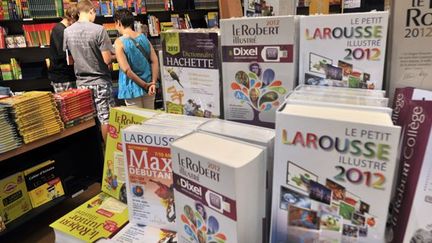 Le rayon des dictionnaires dans une librairie de Marseille
 (BORIS HORVAT / AFP)