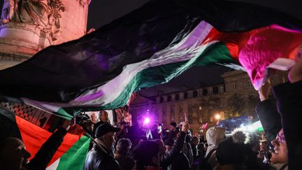 Demonstrators in Paris, November 2, 2023. (ALAIN JOCARD / AFP)