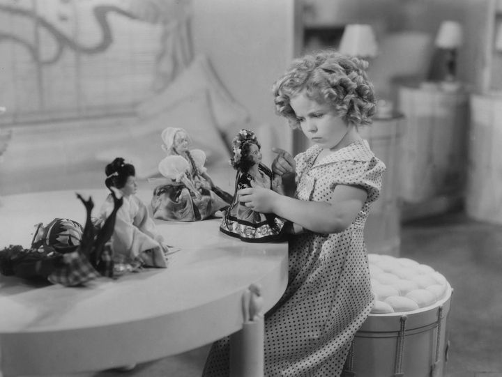 L'actrice Shirley Temple dans le film "The Poor Little Rich Girl", en 1936. (KOBAL / AFP)