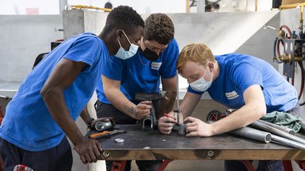 Des apprentis du CFA BTP de Rueil Malmaison en train de travailler (illustration). (ALEXIS SCIARD / MAXPPP)