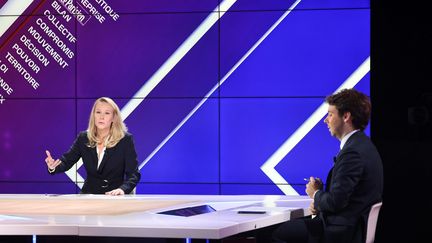 Marion Maréchal sur le plateau de l'émission "BFM politique", sur BFM TV, le 22 octobre 2023. (FRED DUGIT / MAXPPP)