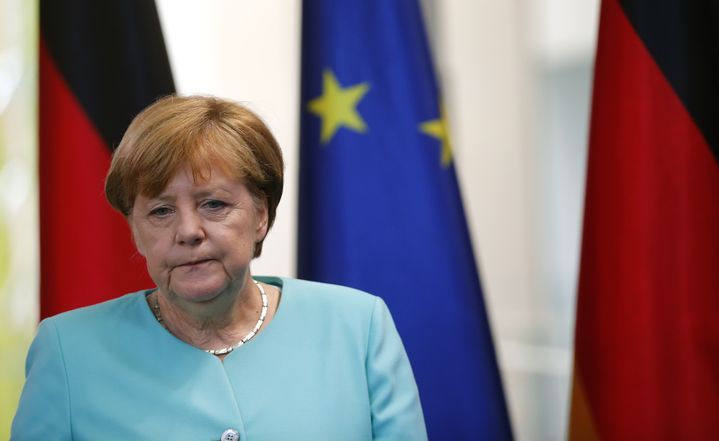 La chancelière allemande Angela Merkel le 24 juin 2016 à Berlin lors d'une déclaration sur le Brexit. (HANNIBAL HANSCHKE / REUTERS)