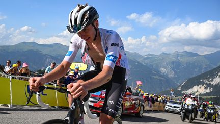 Tadej Pogacar lors de la 17e étape du Tour de France, le 19 juillet 2023. (MARCO BERTORELLO / AFP)