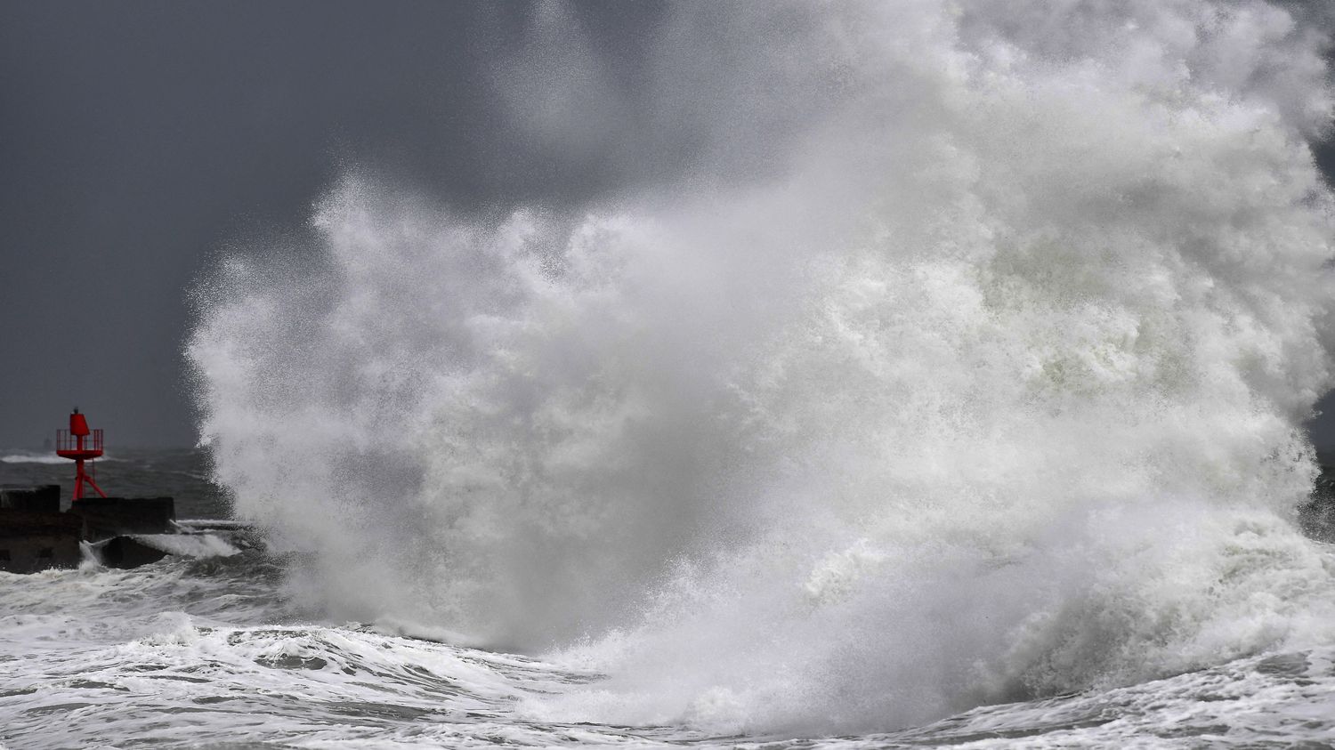 Intempéries : 9 Départements En Vigilance Orange Pour "crues", "vagues ...