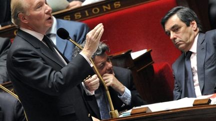 Le premier ministre, François Fillon (à droite), avec le ministre de l'Intérieur, Brice Hortefeux, à l'Assemblée (AFP - Mehdi FEDOUACH)