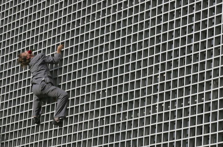 Antoine Le Menestrel escalade l'annexe du Sénat fédéral à Brasilia - 25 août 2009
 (Eraldo Peres/AP/SIPA)